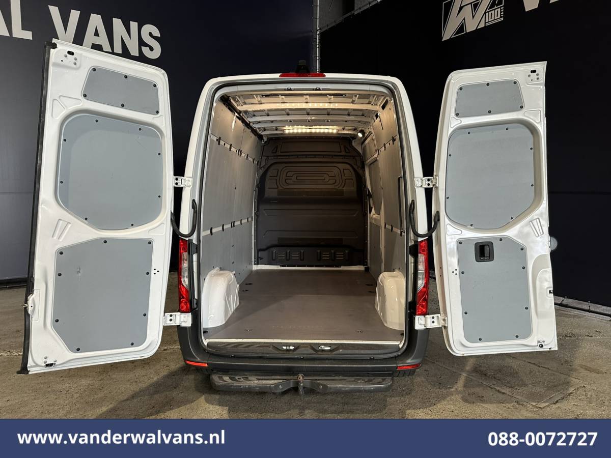 Mercedes-Benz Sprinter Mercedes-Benz Sprinter 211 CDI 115pk L2H2 Euro6 Airco | Camera | Trekhaak Bijrijdersbank
