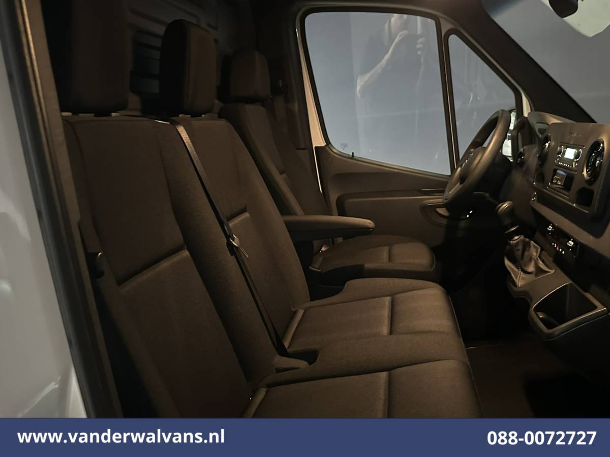 Mercedes-Benz Sprinter Mercedes-Benz Sprinter 211 CDI 115pk L2H2 Euro6 Airco | Camera | Trekhaak Bijrijdersbank