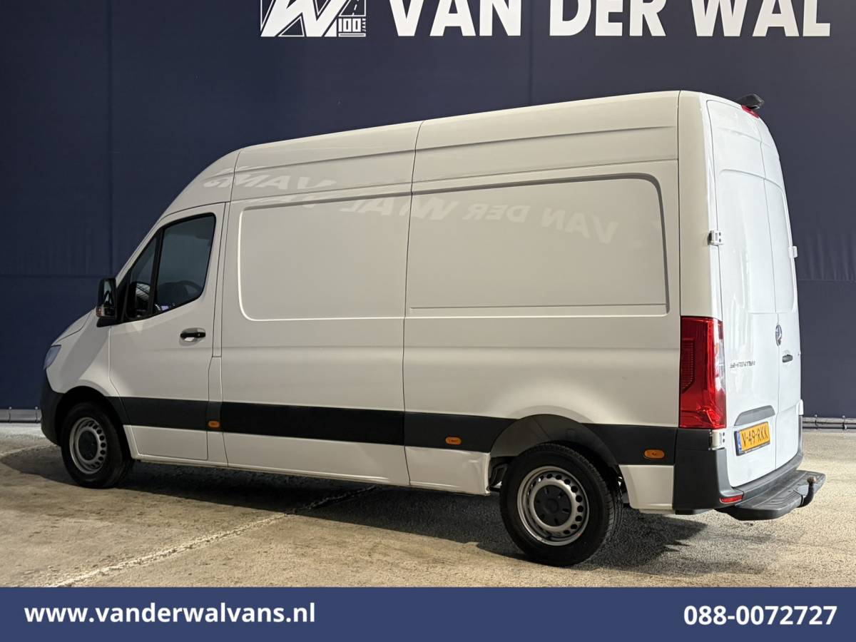 Mercedes-Benz Sprinter Mercedes-Benz Sprinter 211 CDI 115pk L2H2 Euro6 Airco | Camera | Trekhaak Bijrijdersbank