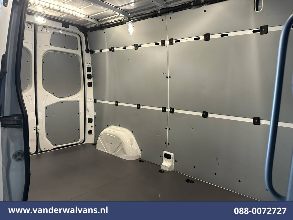 Mercedes-Benz Sprinter Mercedes-Benz Sprinter 211 CDI 115pk L2H2 Euro6 Airco | Camera | Trekhaak Bijrijdersbank