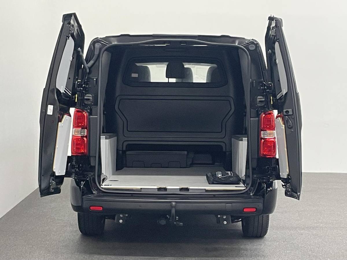 Peugeot Expert Peugeot Expert 2.0 BlueHDI 180PK Long Premium Dubbele Cabine Automaat Automaat Airco App-Connect LM Velgen