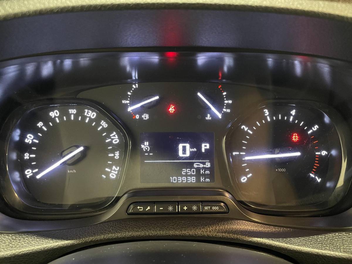 Peugeot Expert Peugeot Expert 2.0 BlueHDI 180PK Long Premium Dubbele Cabine Automaat Automaat Airco App-Connect LM Velgen