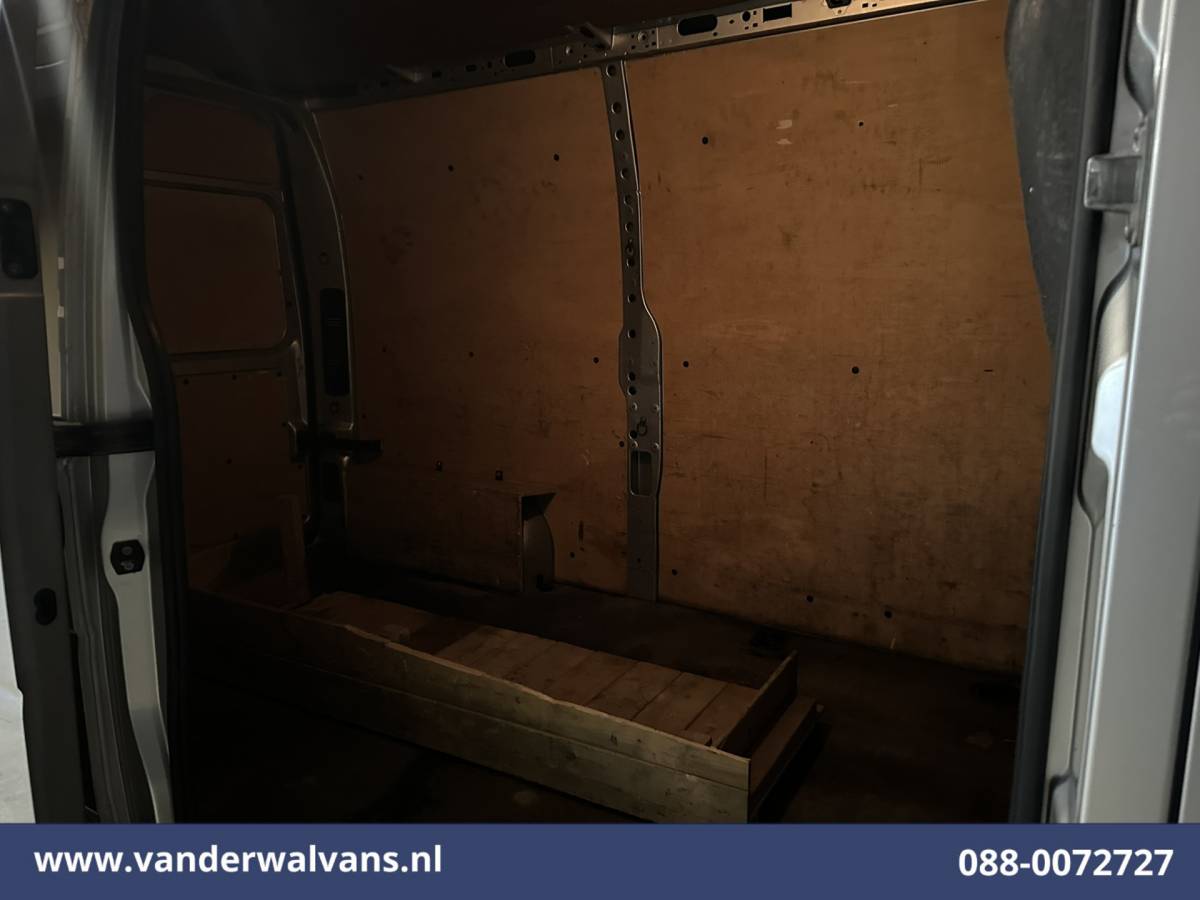 Nissan NV400 Nissan NV400 2.3 dCi 136pk L2H2 Airco | Camera | Cruisecontrol | Trekhaak | Parkeersensoren Bijrijdersbank