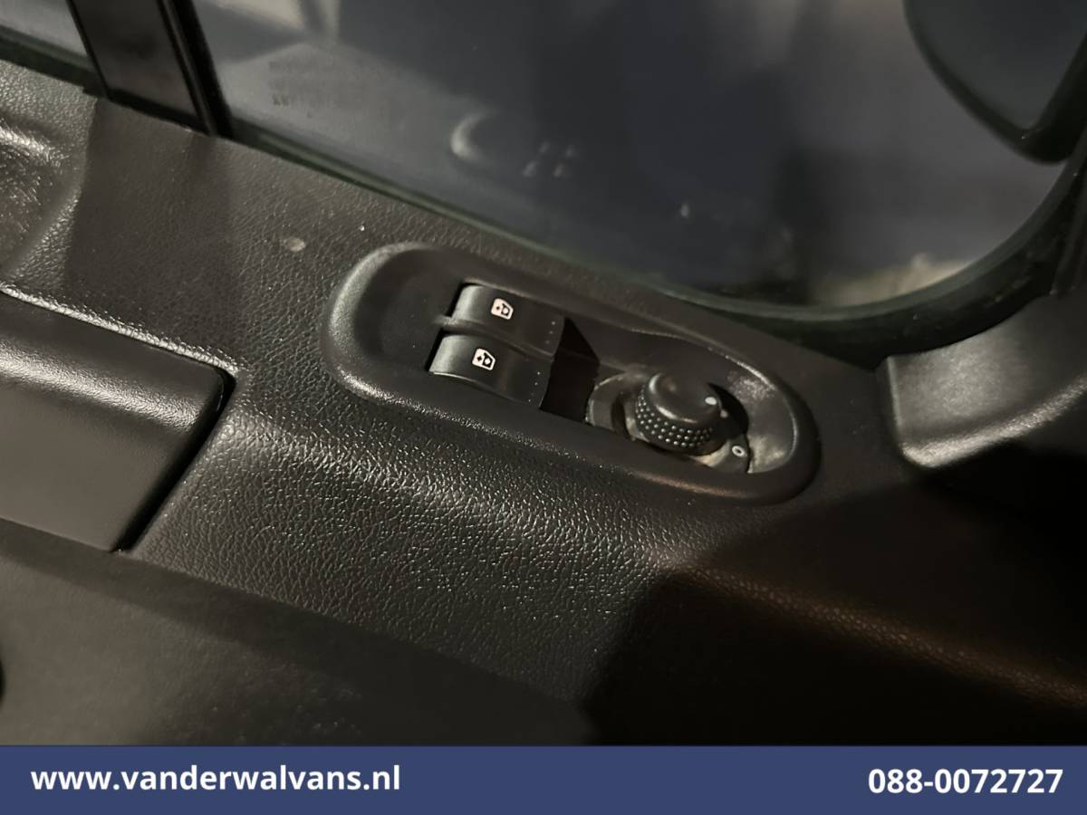 Nissan NV400 Nissan NV400 2.3 dCi 136pk L2H2 Airco | Camera | Cruisecontrol | Trekhaak | Parkeersensoren Bijrijdersbank