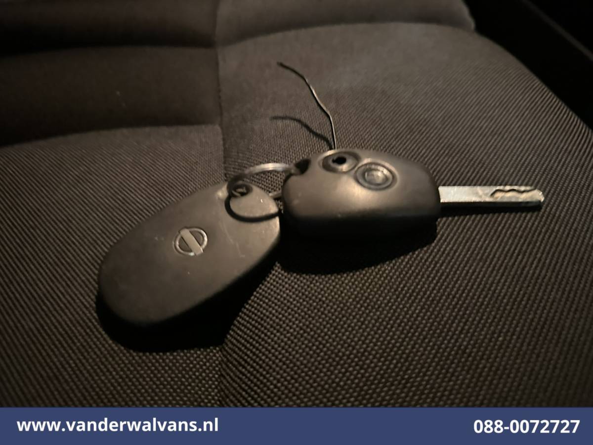 Nissan NV400 Nissan NV400 2.3 dCi 136pk L2H2 Airco | Camera | Cruisecontrol | Trekhaak | Parkeersensoren Bijrijdersbank