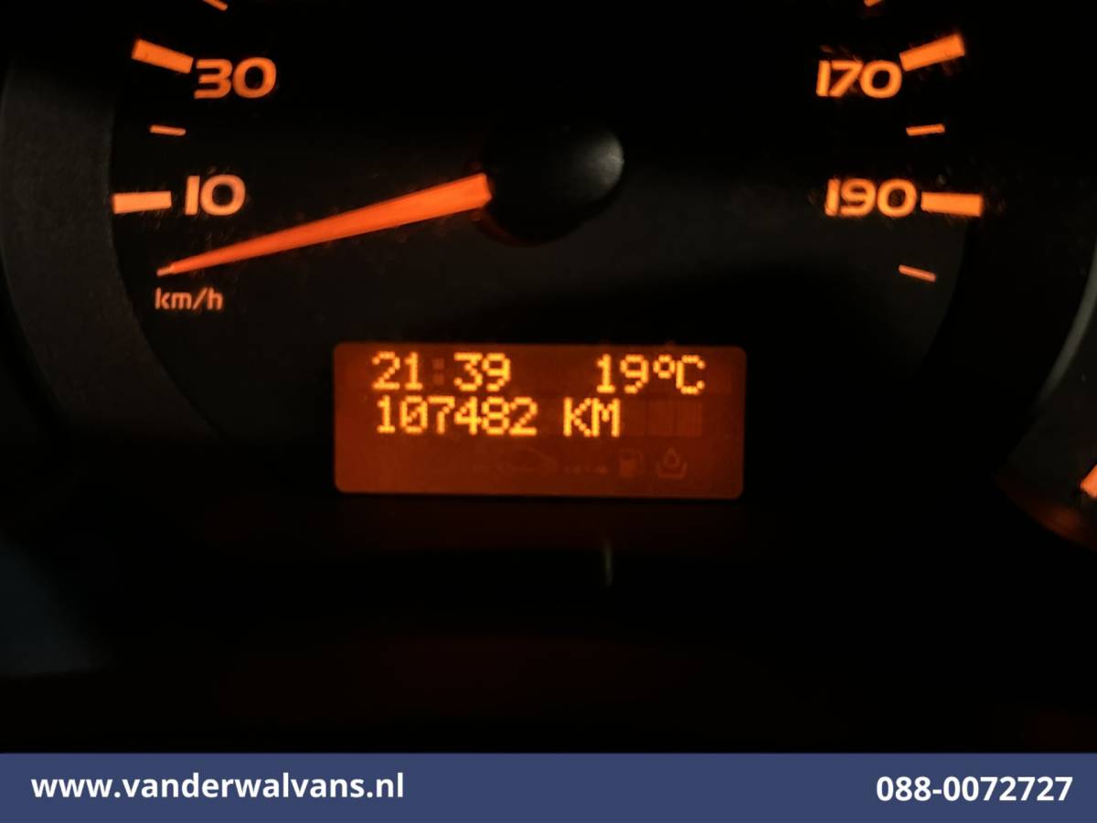 Nissan NV400 Nissan NV400 2.3 dCi 136pk L2H2 Airco | Camera | Cruisecontrol | Trekhaak | Parkeersensoren Bijrijdersbank