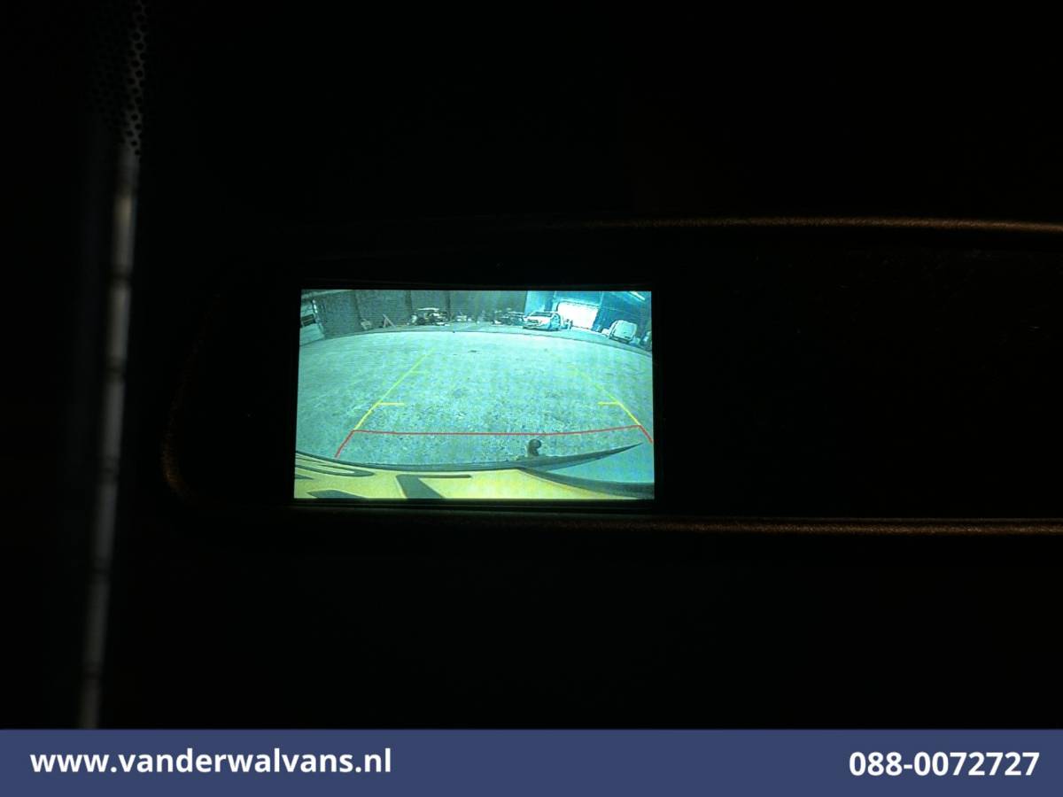 Nissan NV400 Nissan NV400 2.3 dCi 136pk L2H2 Airco | Camera | Cruisecontrol | Trekhaak | Parkeersensoren Bijrijdersbank