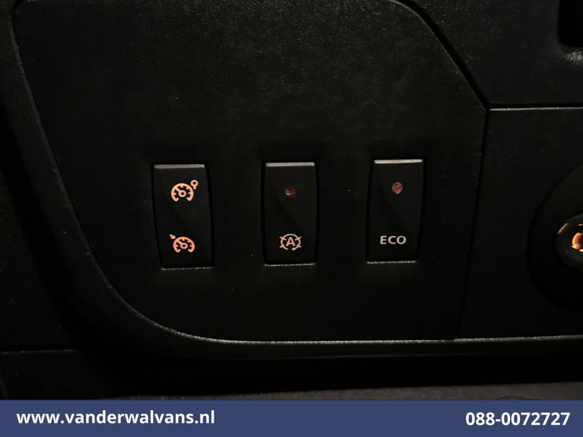 Nissan NV400 Nissan NV400 2.3 dCi 136pk L2H2 Airco | Camera | Cruisecontrol | Trekhaak | Parkeersensoren Bijrijdersbank