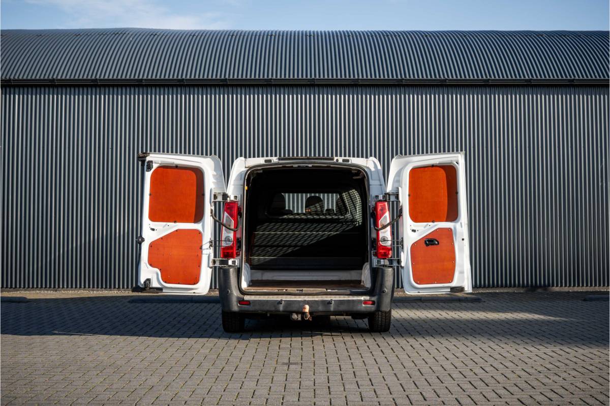 Peugeot Expert Peugeot Expert 2.0 HDi 128PK L1H1 | Cruise | Airco | 3-Zits | Trekhaak
