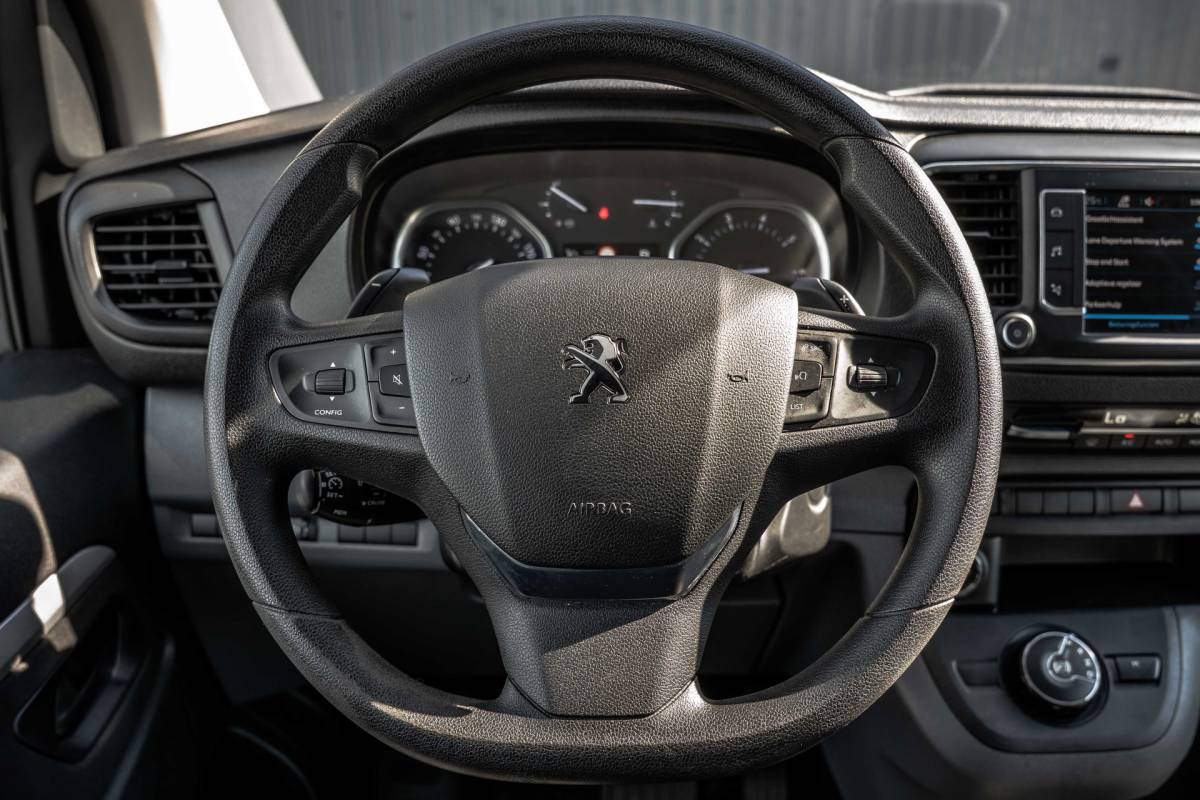 Peugeot Expert Peugeot Expert 2.0 BlueHDi 120 | Automaat | 6-Zits | 360° Camera | Carplay | Head up | PDC | Navi | Climatronic | Trekhaak