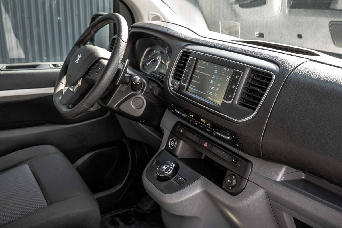 Peugeot Expert Peugeot Expert 2.0 BlueHDi 120 | Automaat | 6-Zits | 360° Camera | Carplay | Head up | PDC | Navi | Climatronic | Trekhaak