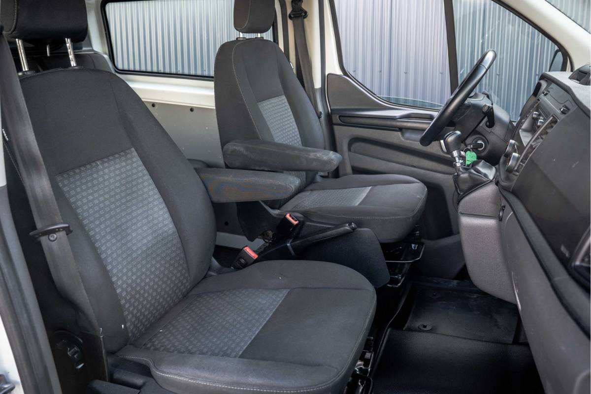 Ford Transit Custom Ford Transit Custom 2.0 EcoBlue | L2H2 | Dubbele Cabine | Cruise | 1e Eigenaar | PDC | Stoelverw. | Airco | Trekhaak | Imperiaal