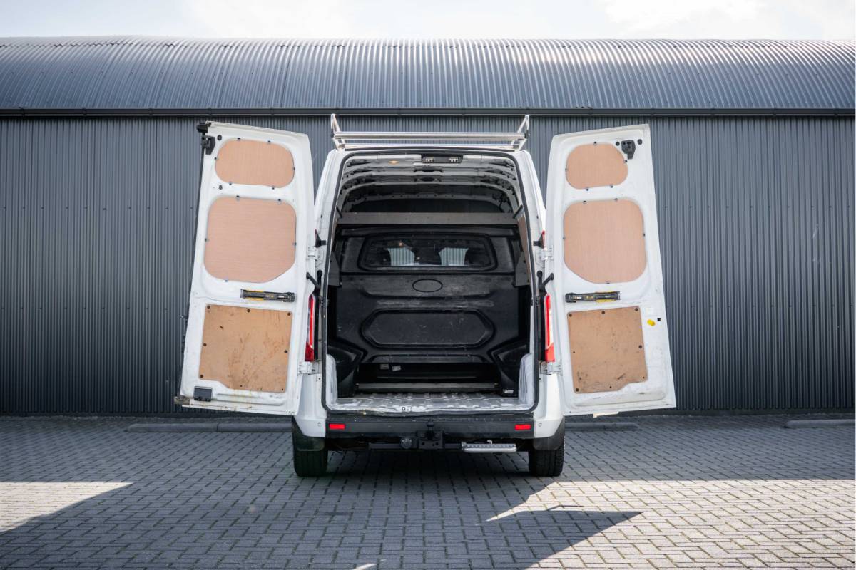 Ford Transit Custom Ford Transit Custom 2.0 EcoBlue | L2H2 | Dubbele Cabine | Cruise | 1e Eigenaar | PDC | Stoelverw. | Airco | Trekhaak | Imperiaal