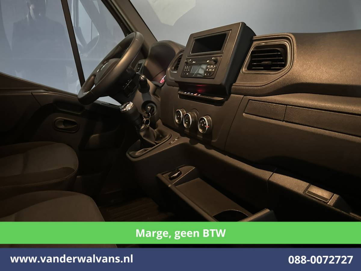 Renault Master Renault Master 2.3 dCi 150pk **MARGE, geen BTW** L2H2 Paardenwagen Euro6 Airco | Camera | Cruisecontrol | Trekhaak Bijrijdersbank