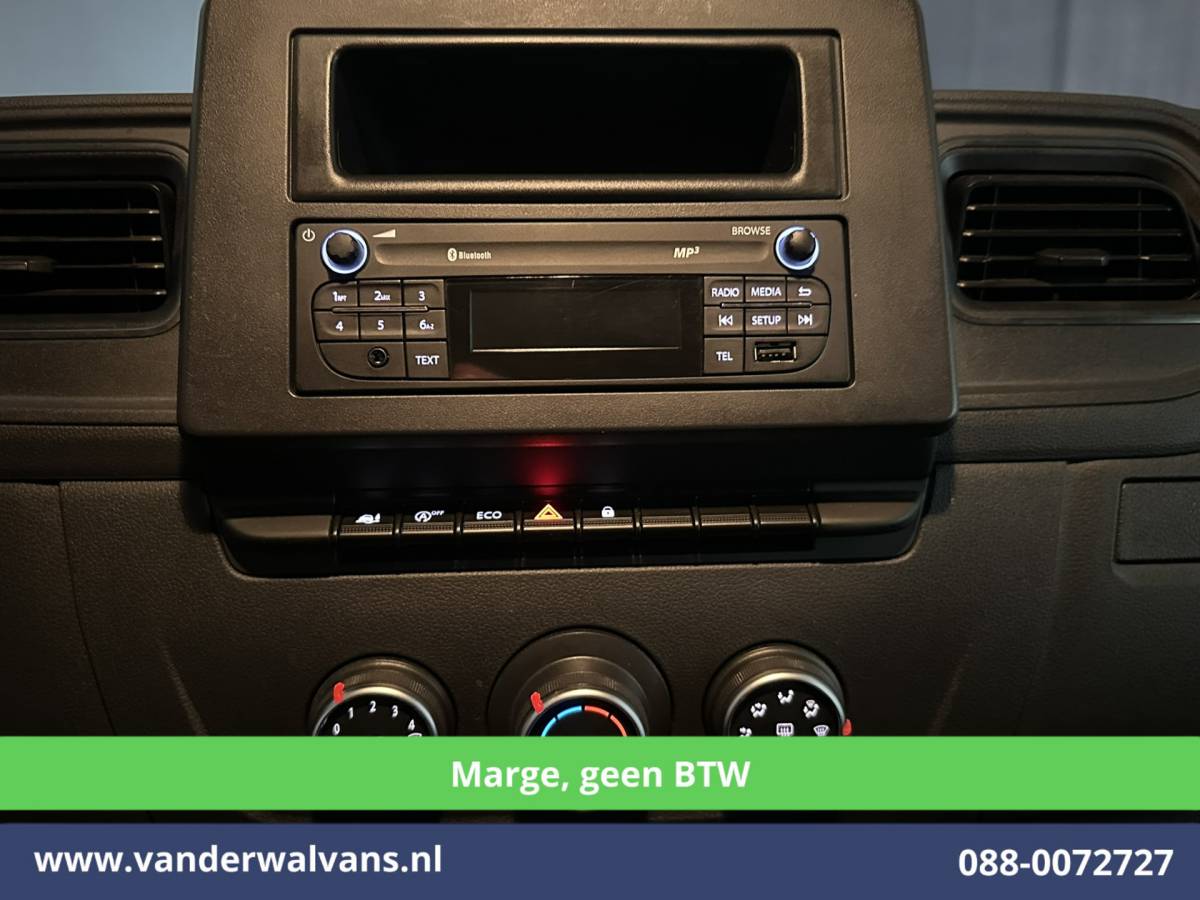 Renault Master Renault Master 2.3 dCi 150pk **MARGE, geen BTW** L2H2 Paardenwagen Euro6 Airco | Camera | Cruisecontrol | Trekhaak Bijrijdersbank