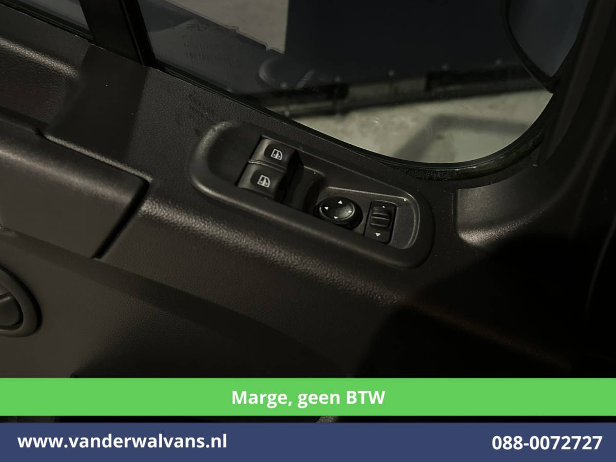 Renault Master Renault Master 2.3 dCi 150pk **MARGE, geen BTW** L2H2 Paardenwagen Euro6 Airco | Camera | Cruisecontrol | Trekhaak Bijrijdersbank