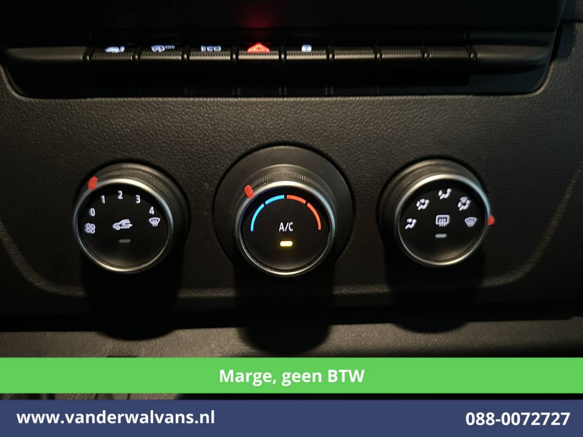 Renault Master Renault Master 2.3 dCi 150pk **MARGE, geen BTW** L2H2 Paardenwagen Euro6 Airco | Camera | Cruisecontrol | Trekhaak Bijrijdersbank