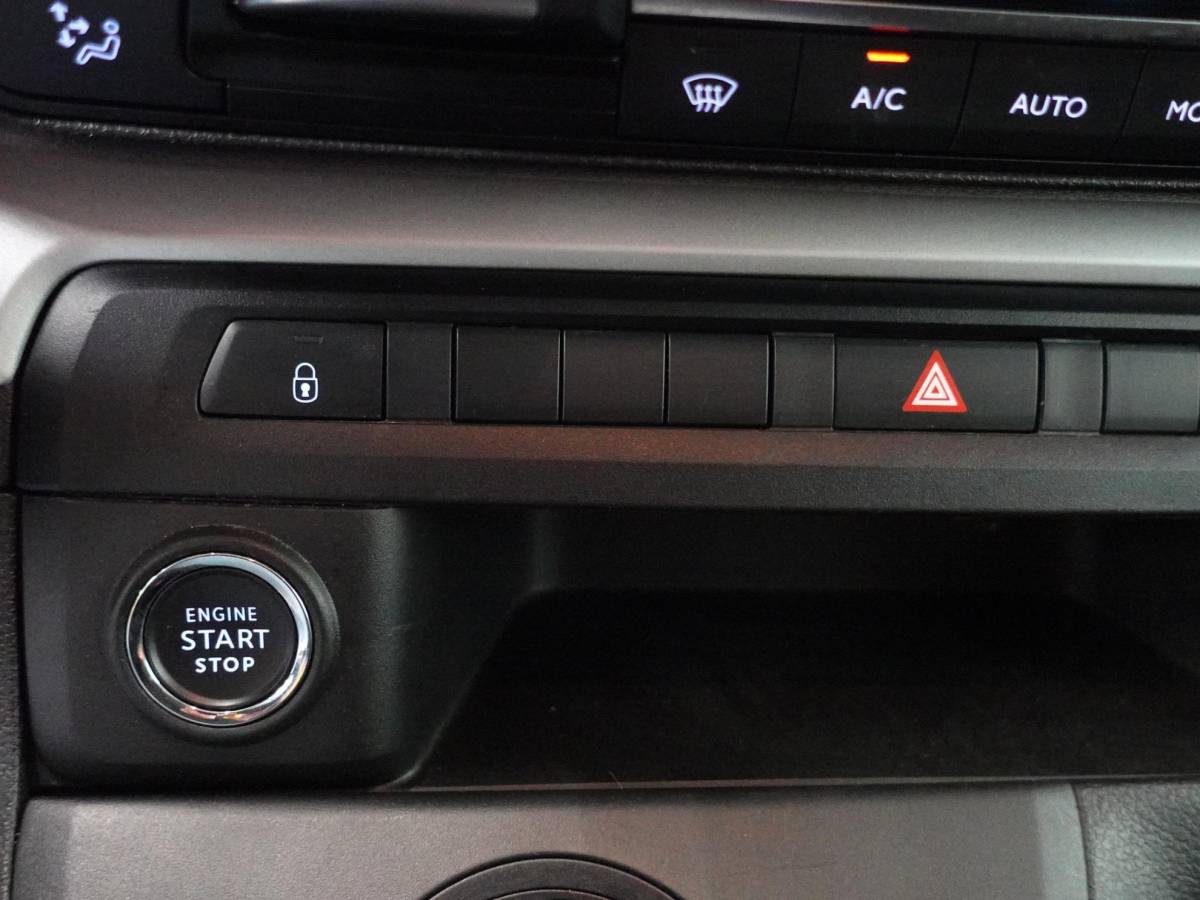 Opel Vivaro Opel Vivaro 2.0 CDTI L3H1 Dubbele Cabine Edition Automaat Airco Navi Cruise Control Apple Carplay Trekhaak