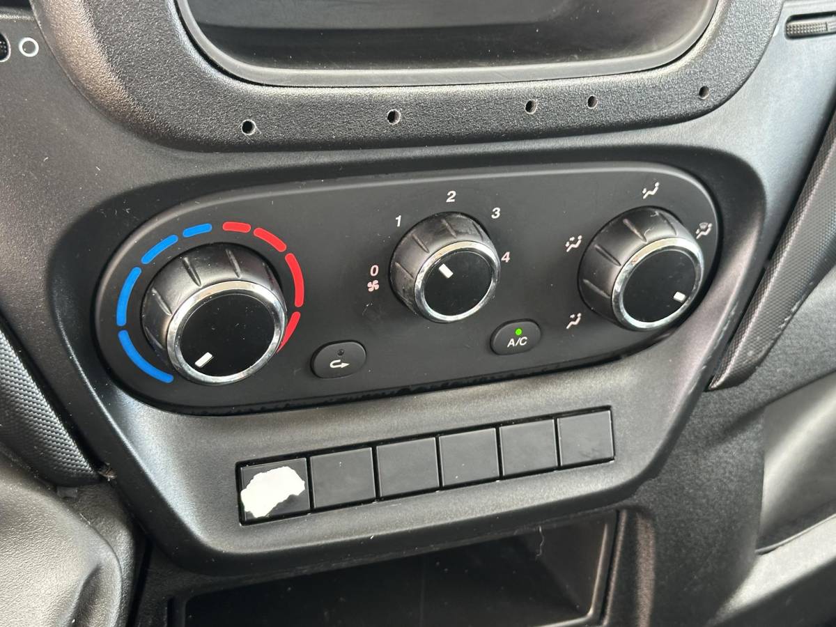 Iveco Daily Iveco Daily 35S14N 3.0 345 kipper openlaadbak airco trekhaak
