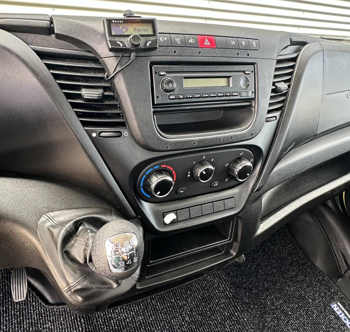 Iveco Daily Iveco Daily 35S14N 3.0 345 kipper openlaadbak airco trekhaak