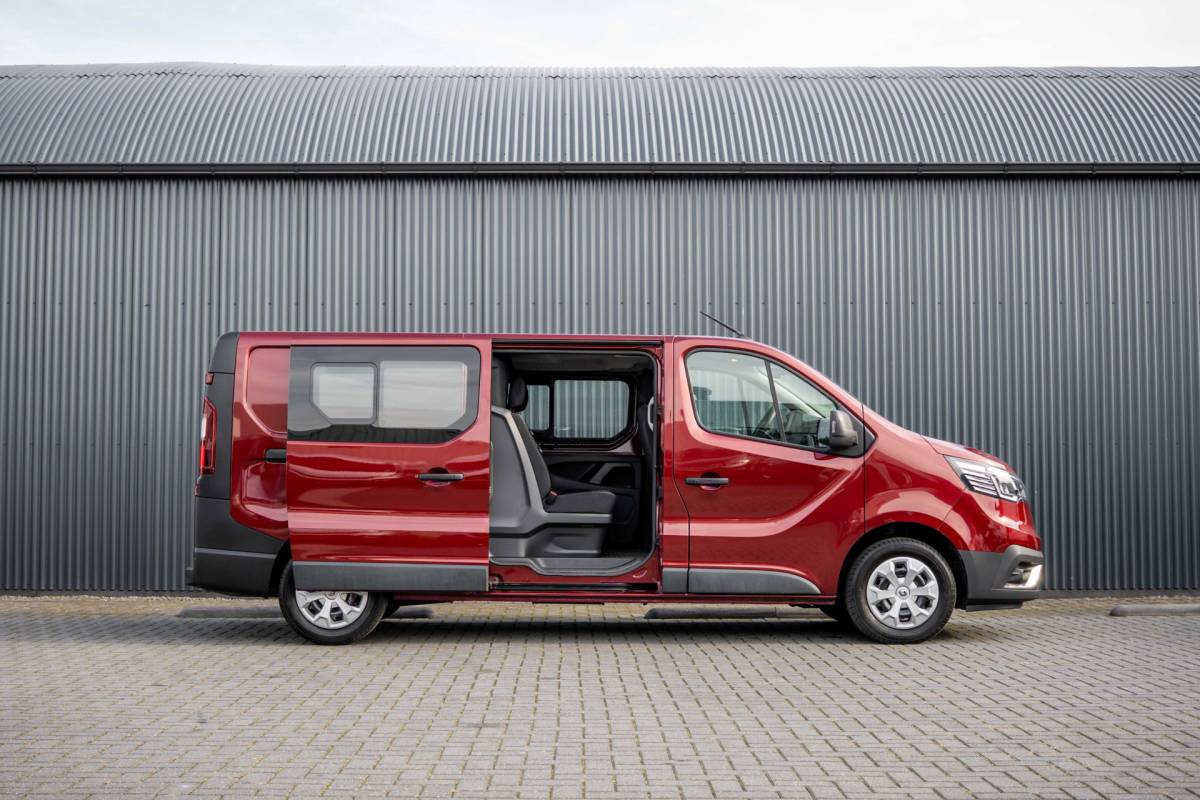 Renault Trafic Renault Trafic 2.0 dCi 150 L2H1 | Automaat | 5-Zits | 150 PK | Camera | Cruise | Navi | Airco