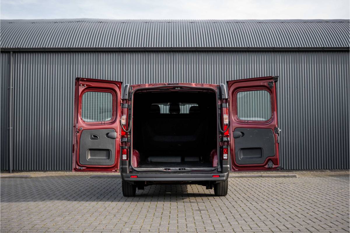 Renault Trafic Renault Trafic 2.0 dCi 150 L2H1 | Automaat | 5-Zits | 150 PK | Camera | Cruise | Navi | Airco