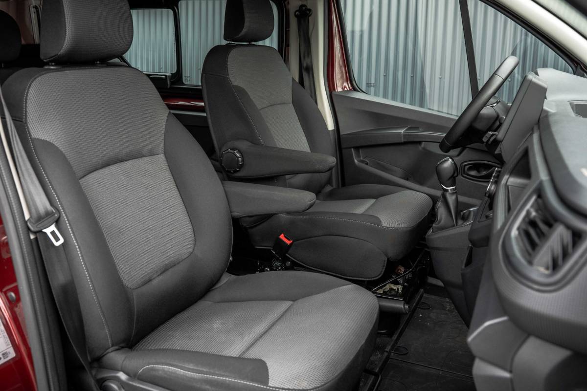 Renault Trafic Renault Trafic 2.0 dCi 150 L2H1 | Automaat | 5-Zits | 150 PK | Camera | Cruise | Navi | Airco