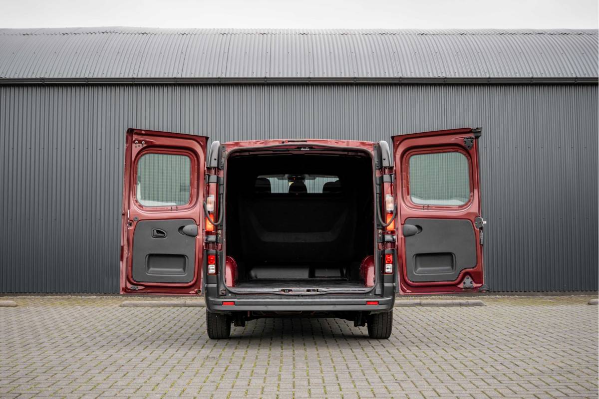 Renault Trafic Renault Trafic 2.0 dCi 150 L2H1 | Automaat | 5-Zits | 150 PK | Camera | Cruise | Navi | Airco