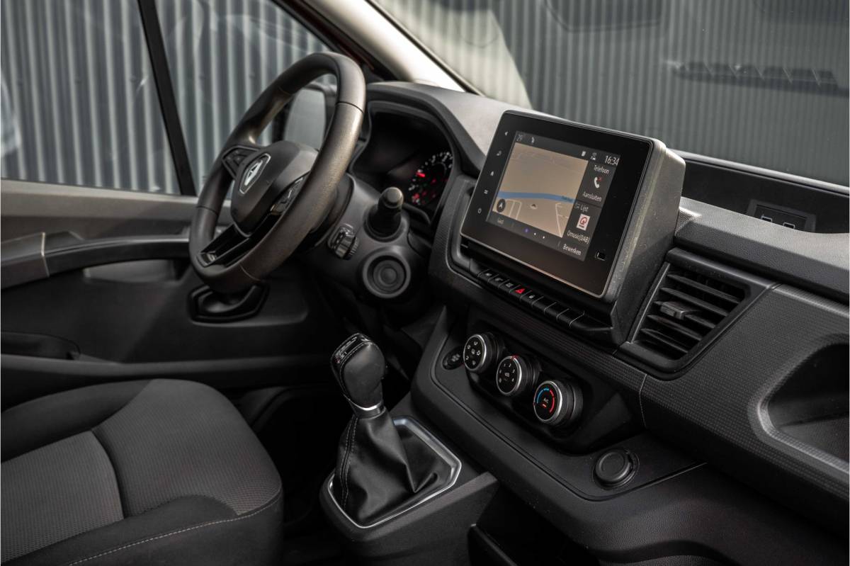 Renault Trafic Renault Trafic 2.0 dCi 150 L2H1 | Automaat | 5-Zits | 150 PK | Camera | Cruise | Navi | Airco