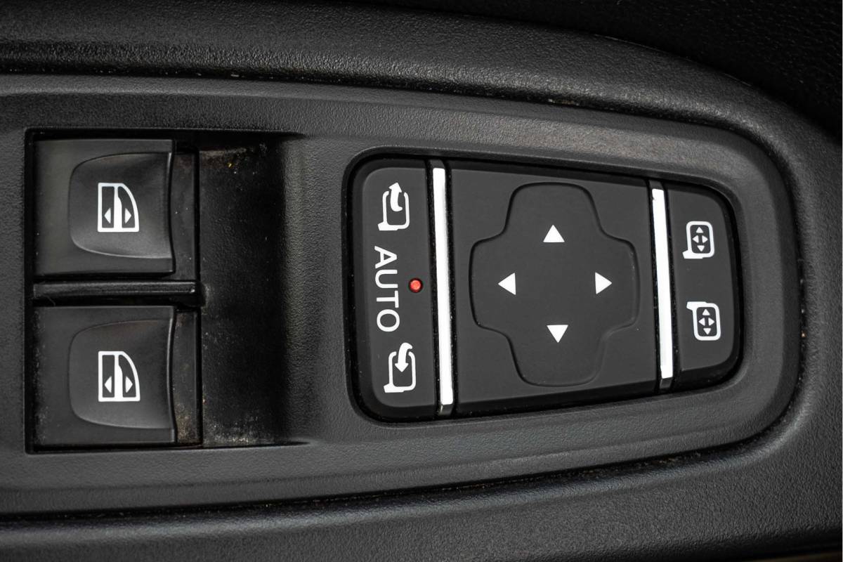 Renault Trafic Renault Trafic 2.0 dCi 150 L2H1 | Automaat | 5-Zits | 150 PK | Camera | Cruise | Navi | Airco
