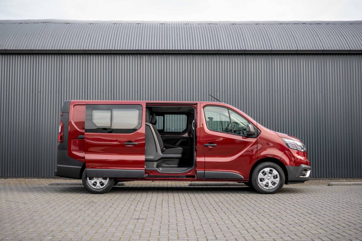 Renault Trafic Renault Trafic 2.0 dCi 150 L2H1 | Automaat | 5-Zits | 150 PK | Camera | Cruise | Navi | Airco