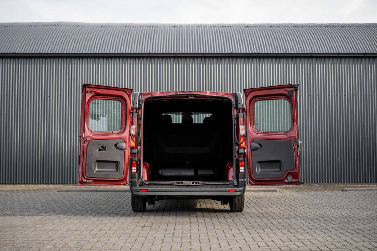 Renault Trafic Renault Trafic 2.0 dCi 150 L2H1 | Automaat | 5-Zits | 150 PK | Camera | Cruise | Navi | Airco