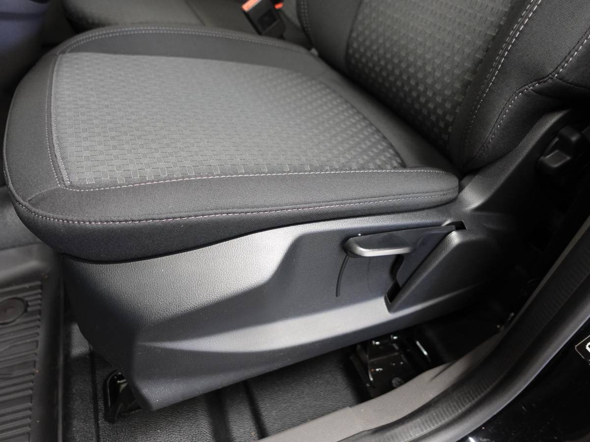 Ford Transit Connect Ford Transit Connect 1.5 EcoBlue L2 Trend Automaat Navigatie Airco Parkeersensoren Cruise Control 3Zits Camera DAB+