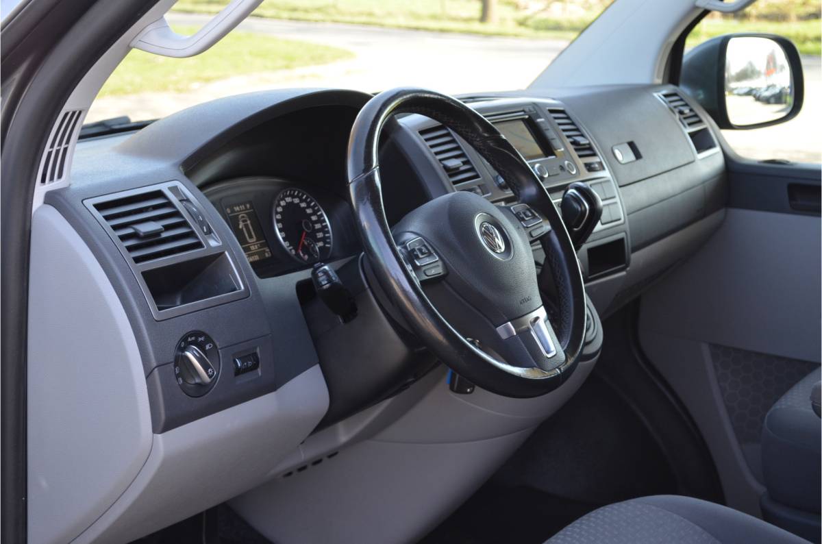 Volkswagen Transporter Volkswagen Transporter 2.0 TDI L2H1 Automaat | Highline | Trekhaak 2500KG | Navigatie | Cruise Control | Metallic | All  Season | PDC v+a | Achterdeuren |
