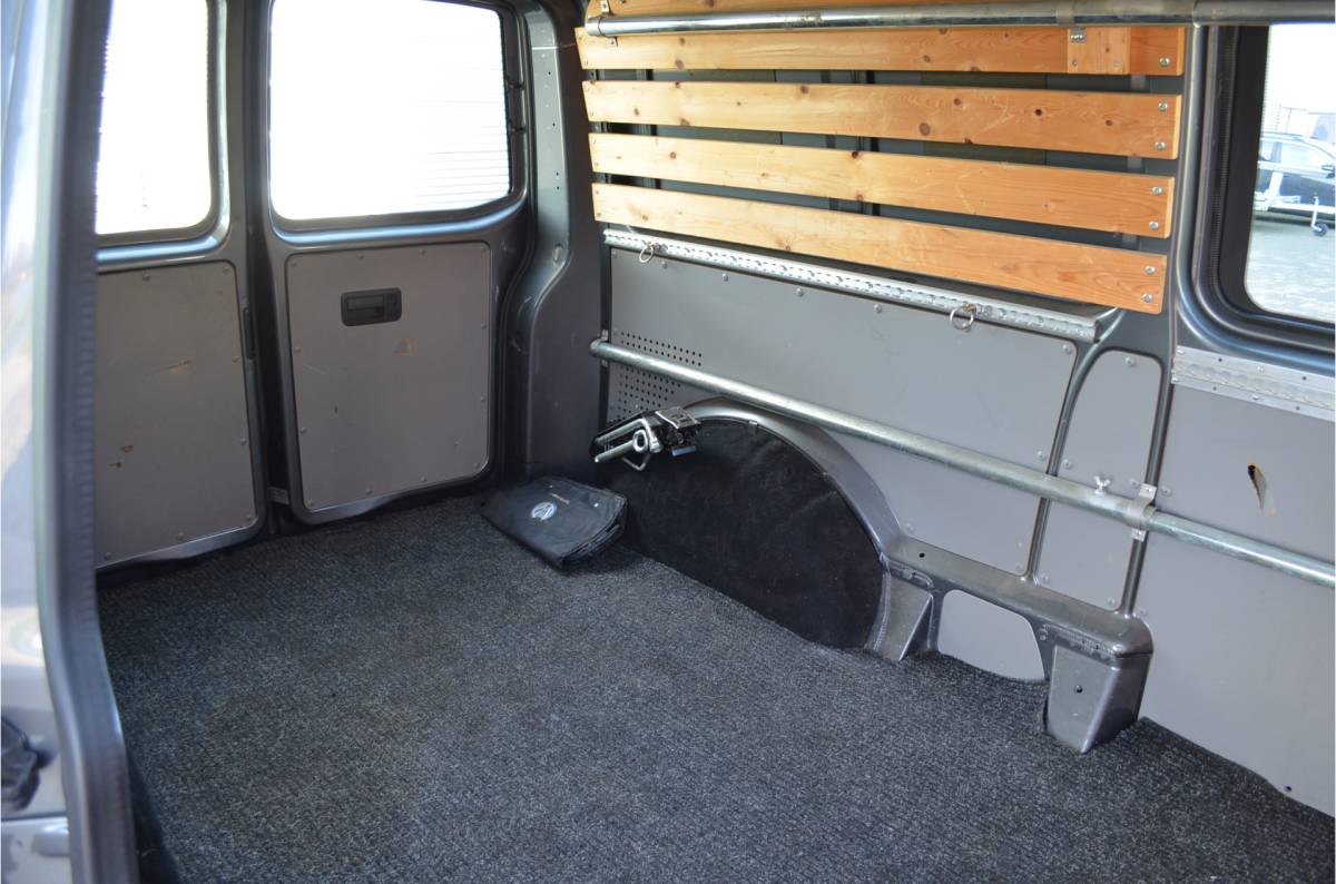 Volkswagen Transporter Volkswagen Transporter 2.0 TDI L2H1 Automaat | Highline | Trekhaak 2500KG | Navigatie | Cruise Control | Metallic | All  Season | PDC v+a | Achterdeuren |