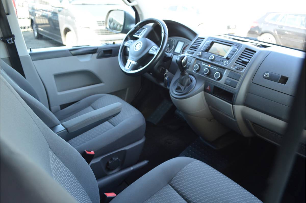 Volkswagen Transporter Volkswagen Transporter 2.0 TDI L2H1 Automaat | Highline | Trekhaak 2500KG | Navigatie | Cruise Control | Metallic | All  Season | PDC v+a | Achterdeuren |