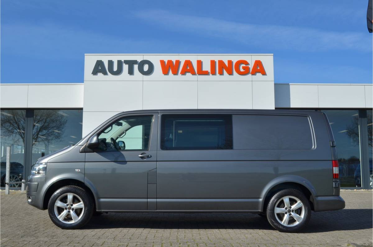 Volkswagen Transporter Volkswagen Transporter 2.0 TDI L2H1 Automaat | Highline | Trekhaak 2500KG | Navigatie | Cruise Control | Metallic | All  Season | PDC v+a | Achterdeuren |