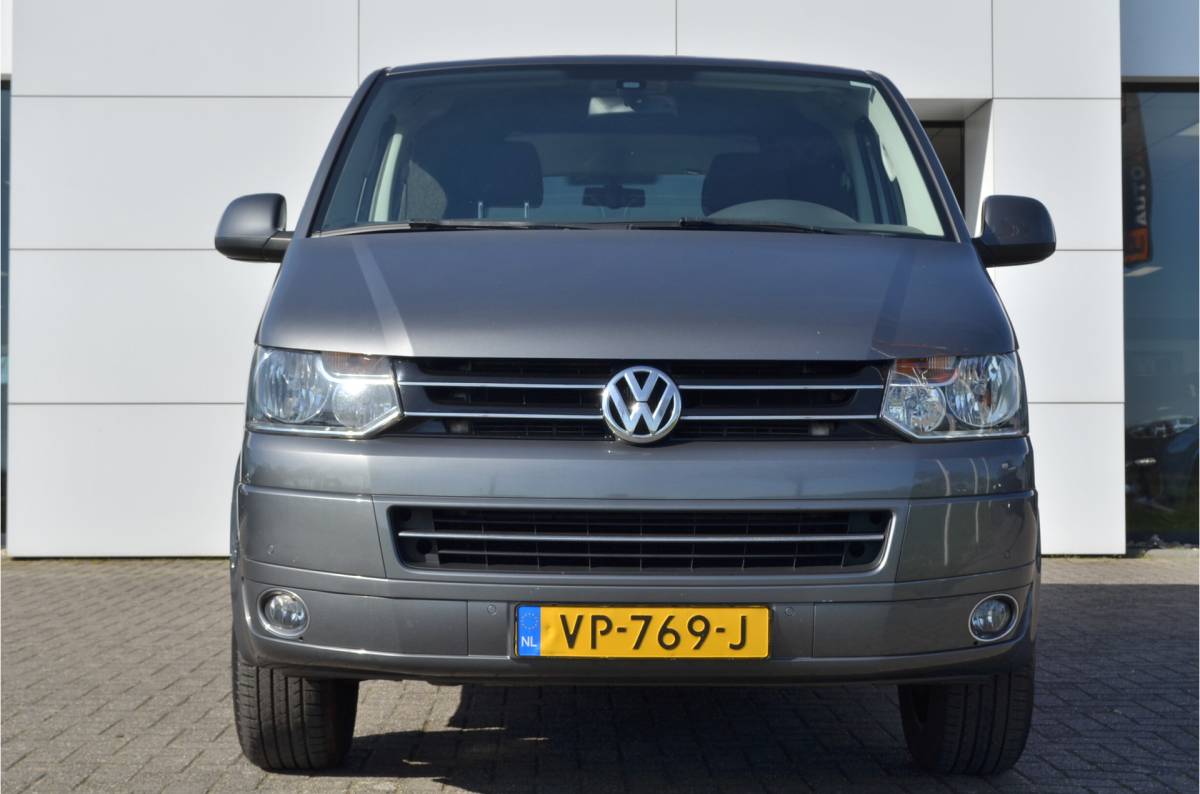 Volkswagen Transporter Volkswagen Transporter 2.0 TDI L2H1 Automaat | Highline | Trekhaak 2500KG | Navigatie | Cruise Control | Metallic | All  Season | PDC v+a | Achterdeuren |