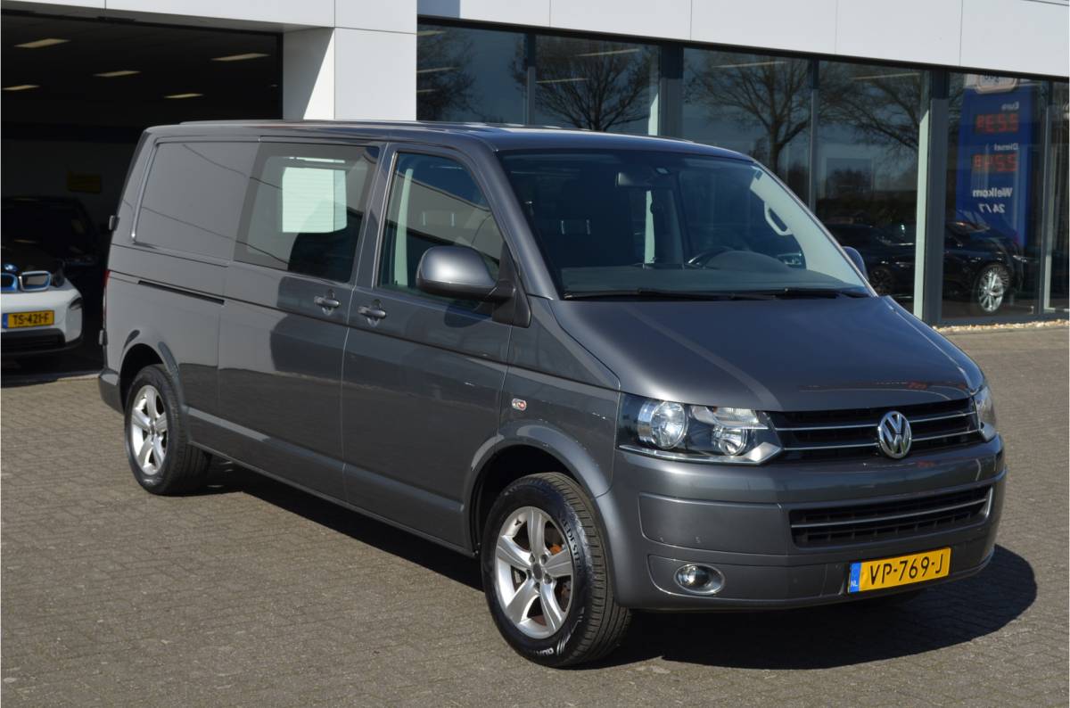 Volkswagen Transporter Volkswagen Transporter 2.0 TDI L2H1 Automaat | Highline | Trekhaak 2500KG | Navigatie | Cruise Control | Metallic | All  Season | PDC v+a | Achterdeuren |