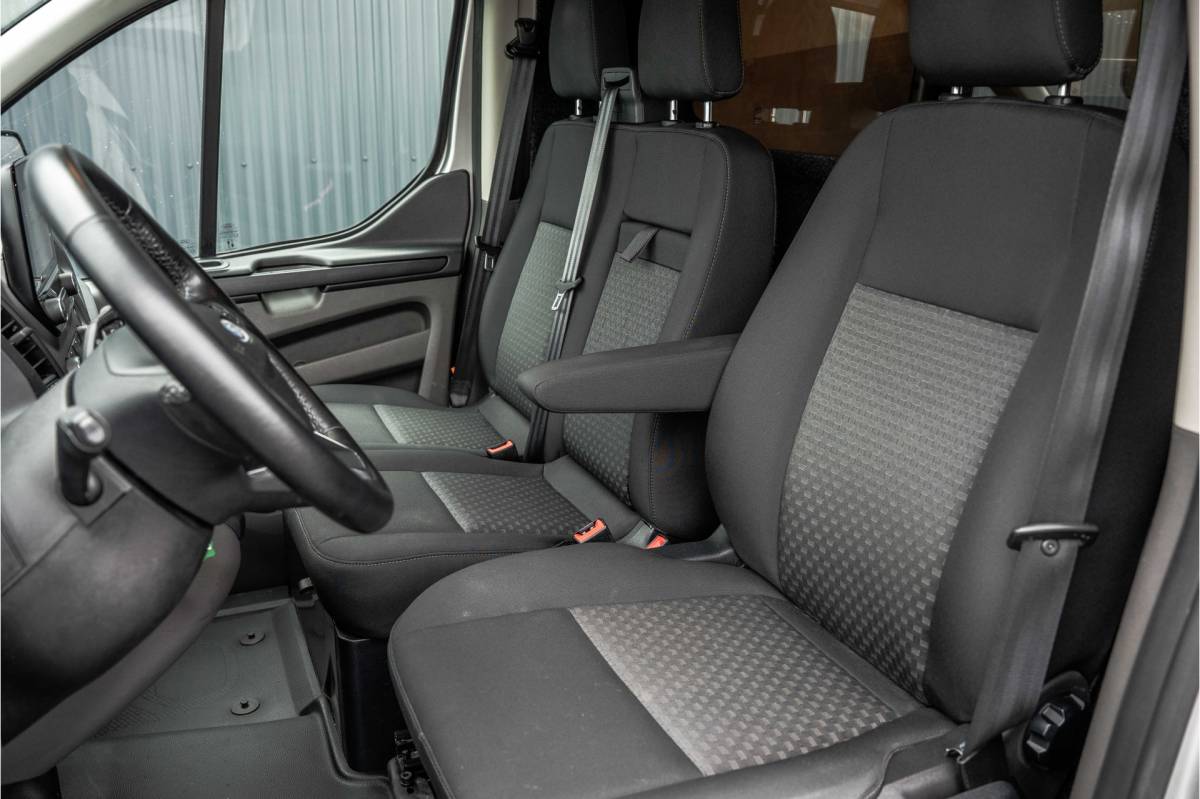 Ford Transit Custom Ford Transit Custom 2.0 EcoBlue L1H1 | Automaat | 3-Zits | Camera | Carplay | Cruise | PDC | Airco | Trekhaak