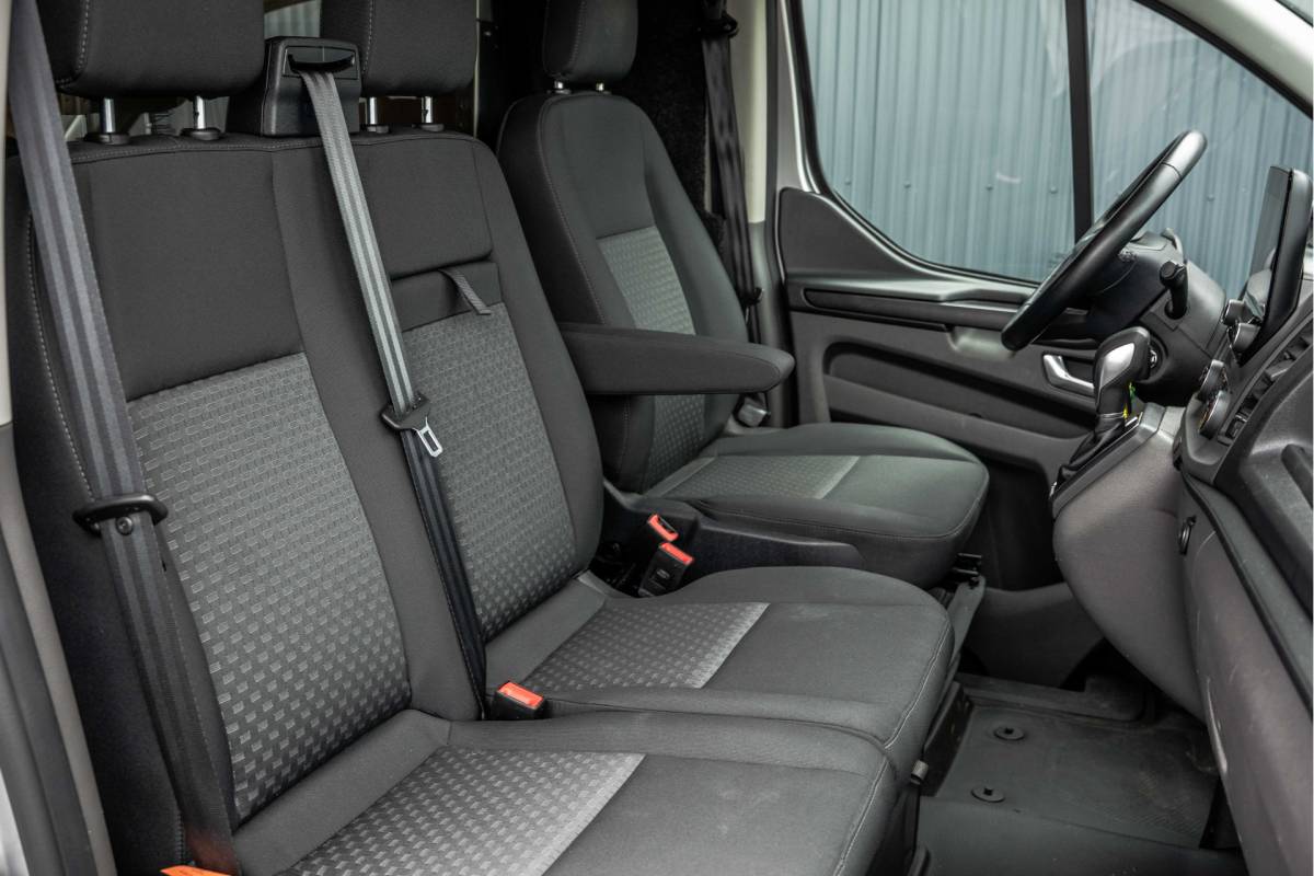 Ford Transit Custom Ford Transit Custom 2.0 EcoBlue L1H1 | Automaat | 3-Zits | Camera | Carplay | Cruise | PDC | Airco | Trekhaak
