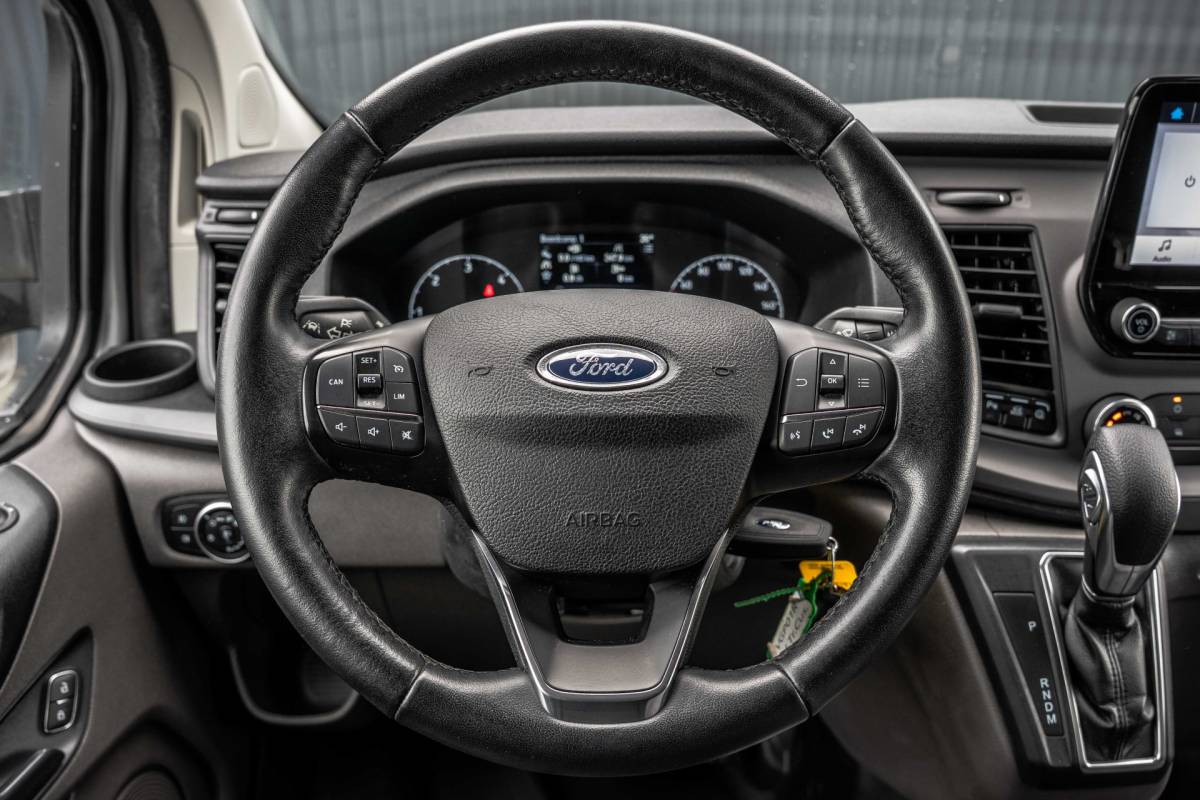 Ford Transit Custom Ford Transit Custom 2.0 EcoBlue L1H1 | Automaat | 3-Zits | Camera | Carplay | Cruise | PDC | Airco | Trekhaak