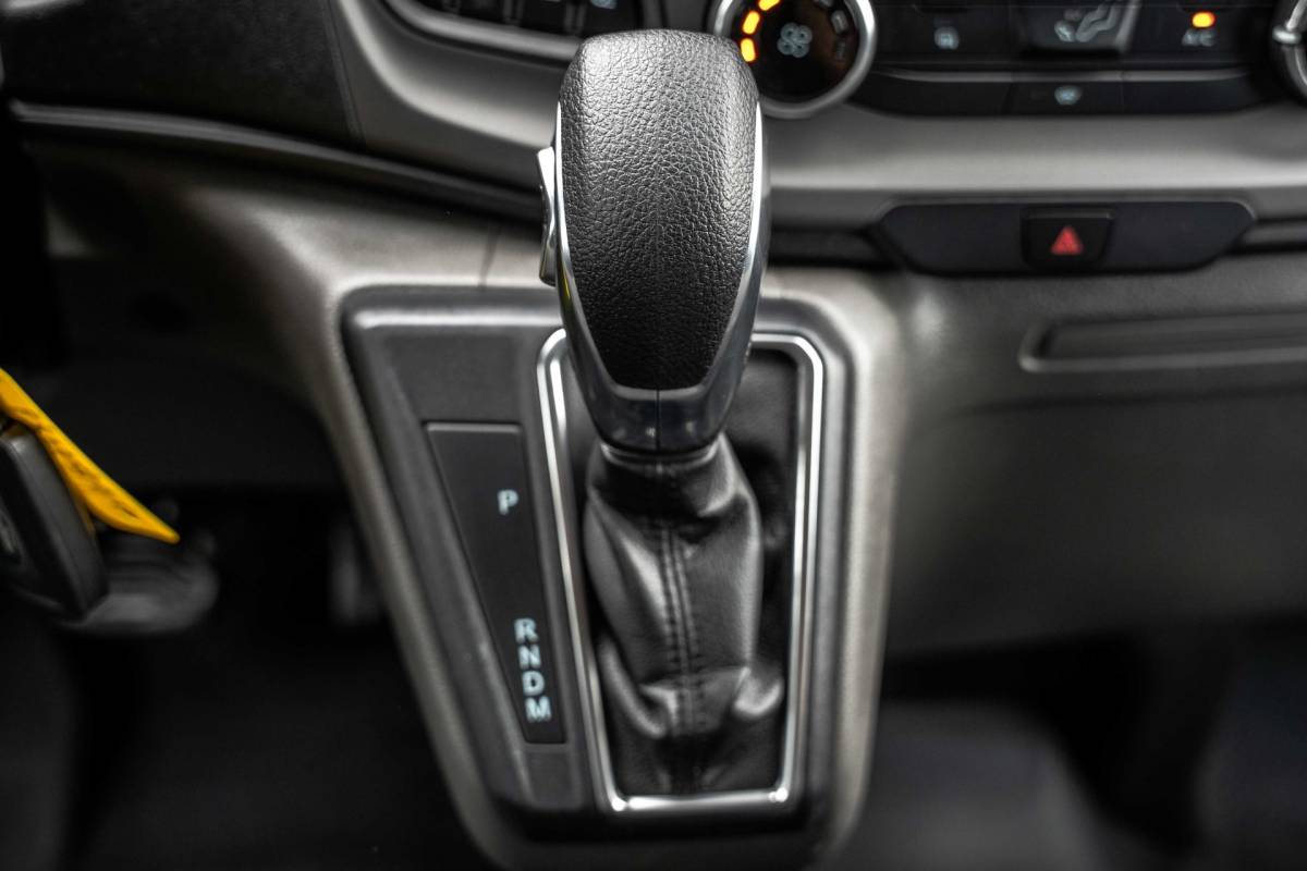 Ford Transit Custom Ford Transit Custom 2.0 EcoBlue L1H1 | Automaat | 3-Zits | Camera | Carplay | Cruise | PDC | Airco | Trekhaak