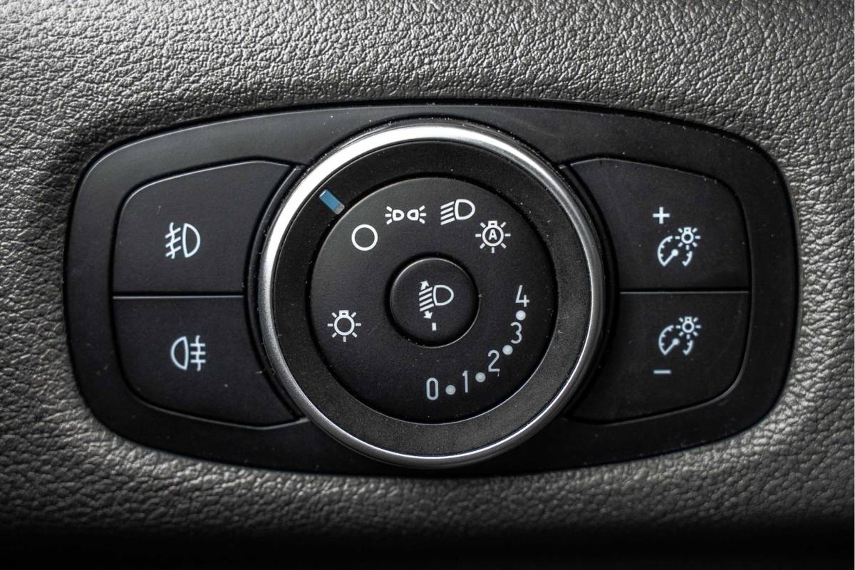 Ford Transit Custom Ford Transit Custom 2.0 EcoBlue L1H1 | Automaat | 3-Zits | Camera | Carplay | Cruise | PDC | Airco | Trekhaak