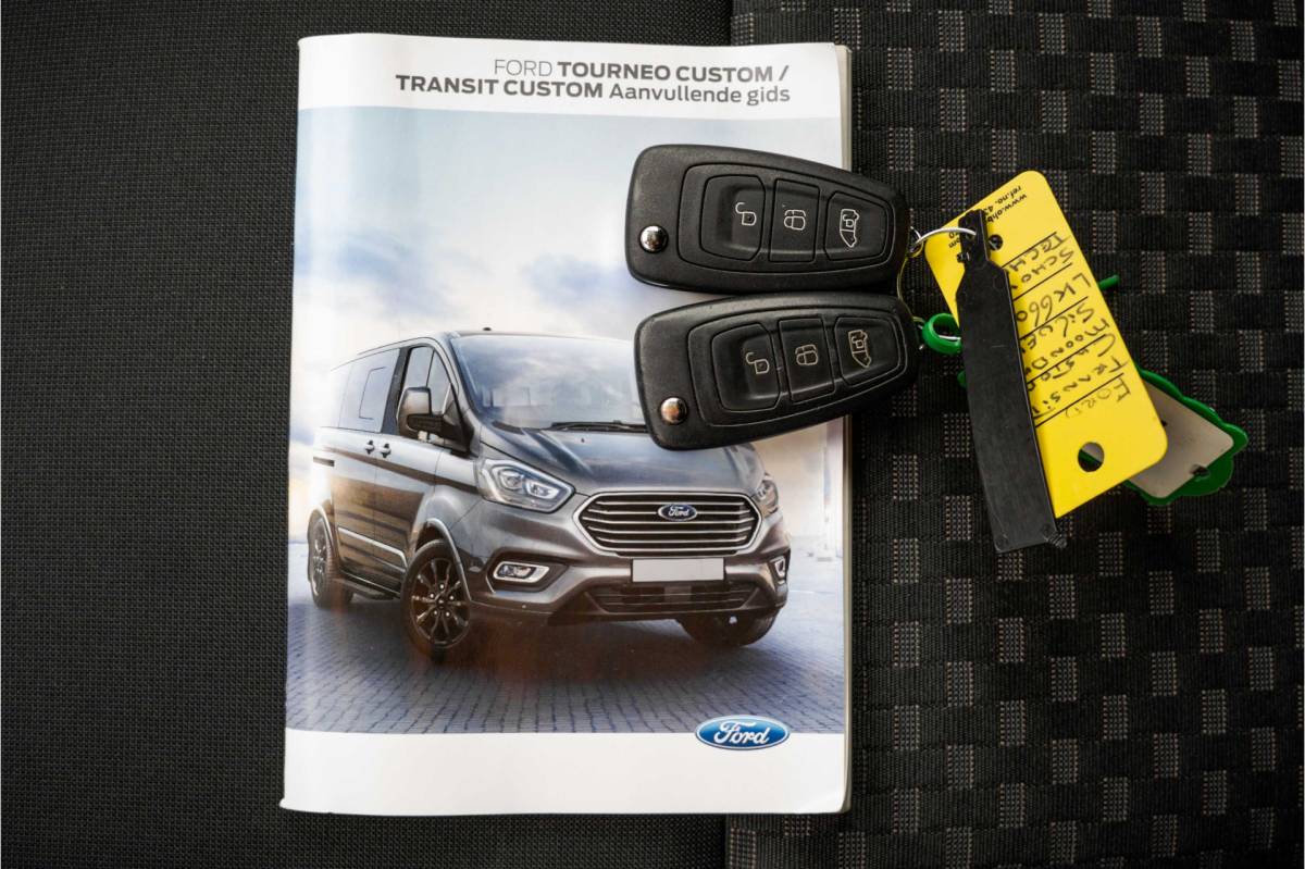 Ford Transit Custom Ford Transit Custom 2.0 EcoBlue L1H1 | Automaat | 3-Zits | Camera | Carplay | Cruise | PDC | Airco | Trekhaak