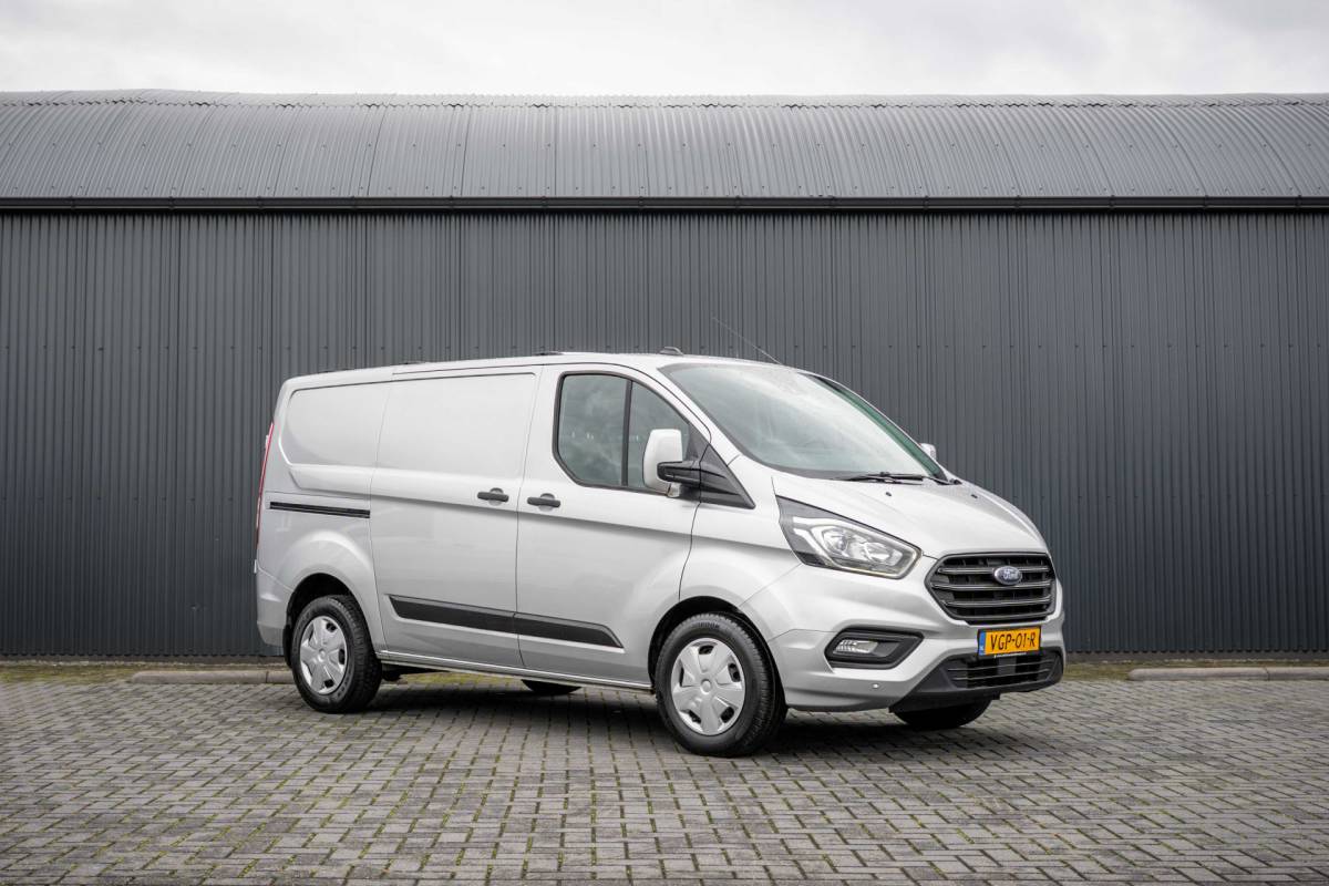Ford Transit Custom Ford Transit Custom 2.0 EcoBlue L1H1 | Automaat | 3-Zits | Camera | Carplay | Cruise | PDC | Airco | Trekhaak