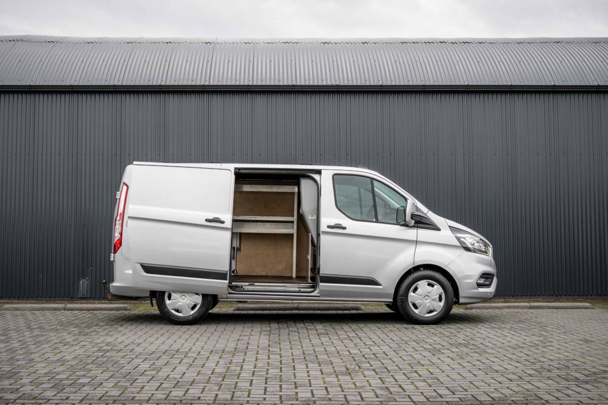 Ford Transit Custom Ford Transit Custom 2.0 EcoBlue L1H1 | Automaat | 3-Zits | Camera | Carplay | Cruise | PDC | Airco | Trekhaak