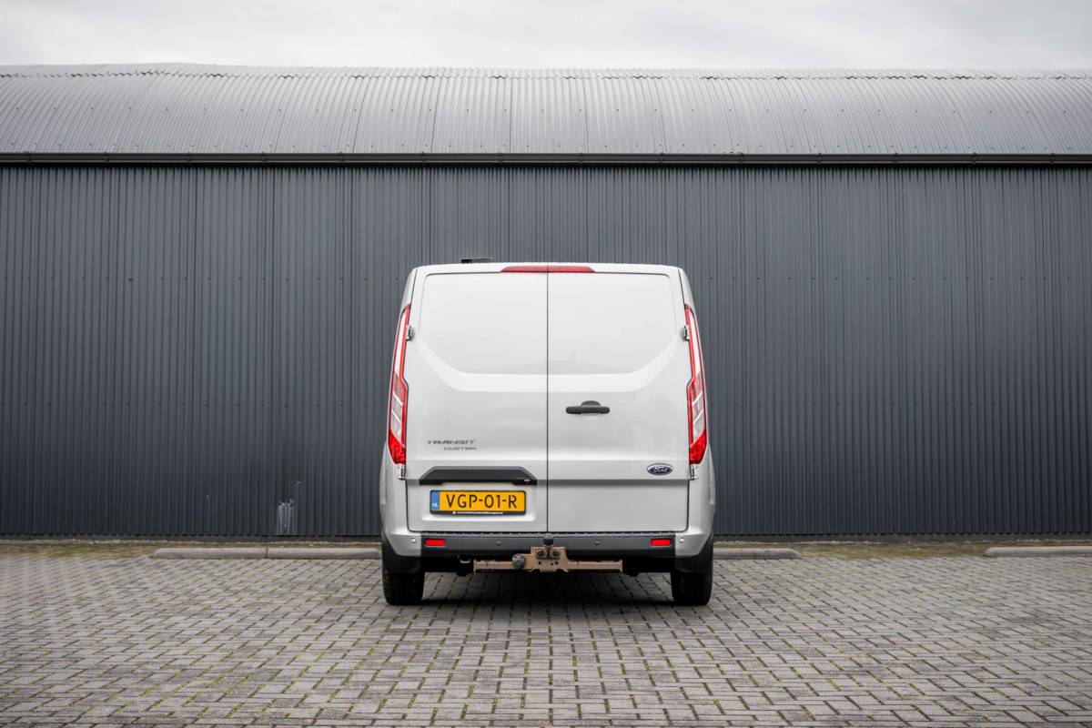 Ford Transit Custom Ford Transit Custom 2.0 EcoBlue L1H1 | Automaat | 3-Zits | Camera | Carplay | Cruise | PDC | Airco | Trekhaak