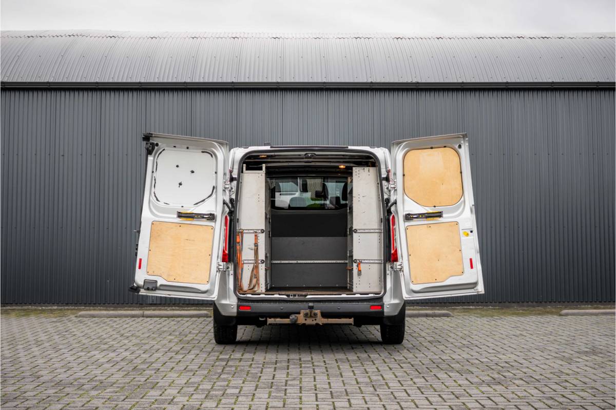 Ford Transit Custom Ford Transit Custom 2.0 EcoBlue L1H1 | Automaat | 3-Zits | Camera | Carplay | Cruise | PDC | Airco | Trekhaak