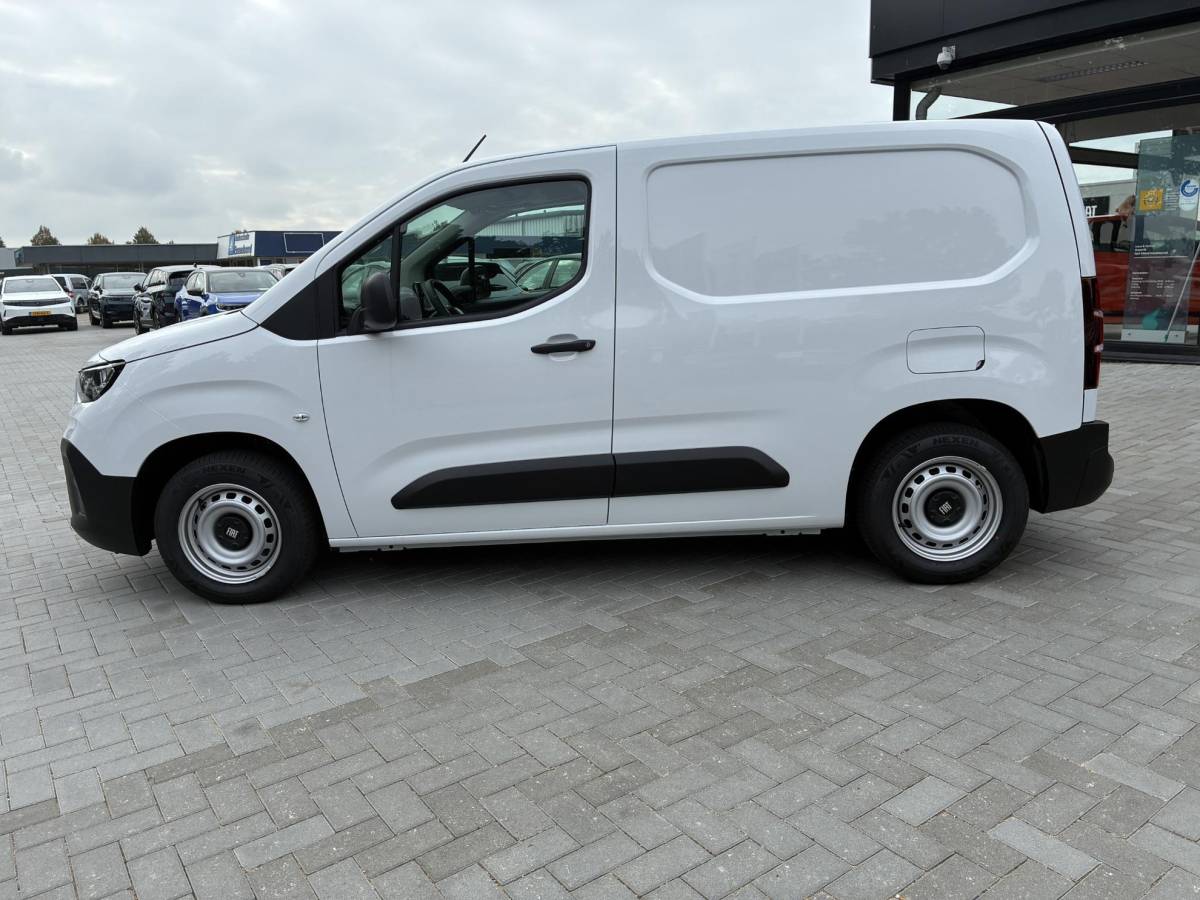 Fiat Doblò Fiat Doblò 1.5D 100pk L1 650kg | NIEUW Direct Leverbaar | Airconditioning | Cruise control | Camera | Laadruimte Betimmering | Navigatie via Apple Carplay/Android Auto